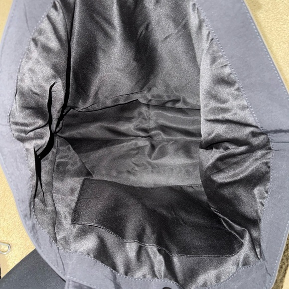 I&R black tote era bag and puff cutie - Picture 2 of 2